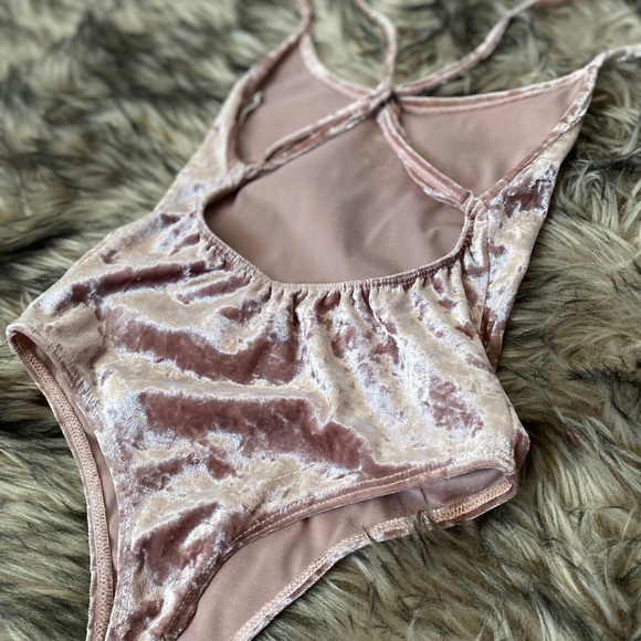 Blush Pink Velvet Bodysuit 🥀 - Picture 1 of 3